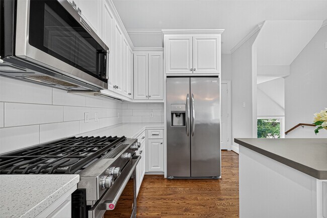 Building Photo - 1630 W 24th St