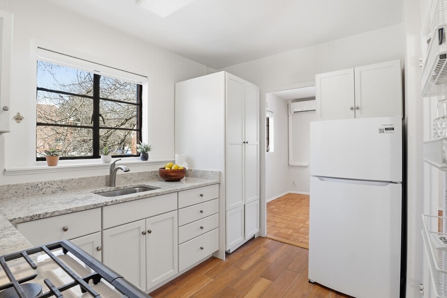 Building Photo - 3115 Martha Custis Dr