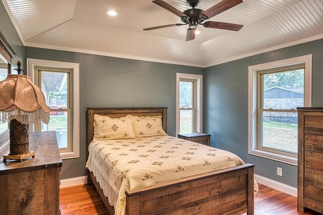 Building Photo - 821 Laura Belle Dr