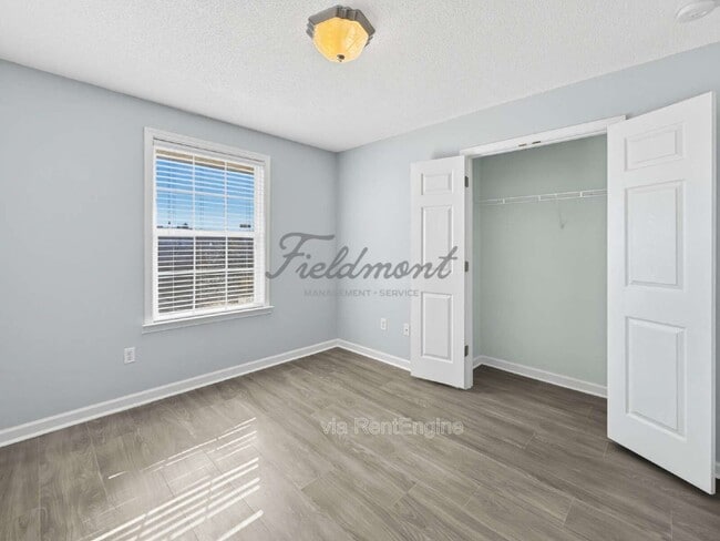 Building Photo - 107 Pelham Square Way