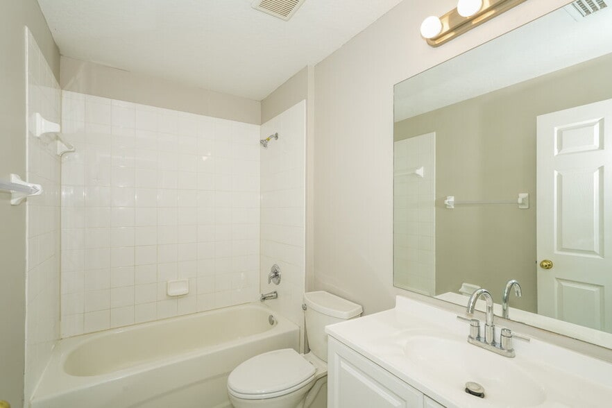 Building Photo - 3636 Grecko Dr