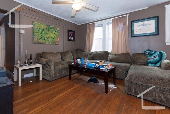 Building Photo - ALLSTON 5 BED/2 BATH FOR 9/1/2026