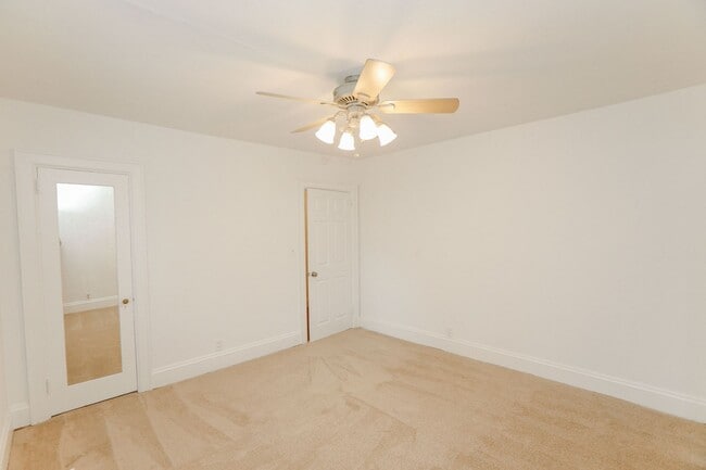 Building Photo - Beautiful Lake Home Rental in Norfolk!