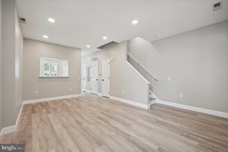 Building Photo - 745 S Juniper St