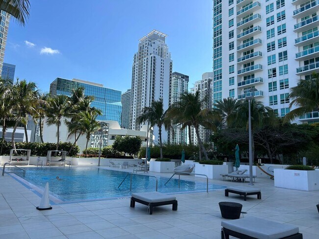Primary Photo - 950 Brickell Bay Dr