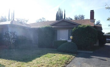 Building Photo - 2465/2475 Pillsbury Road (Duplex)