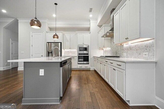 Building Photo - 123 Village Green Ave