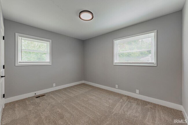 Building Photo - 2054 Conlin Ave