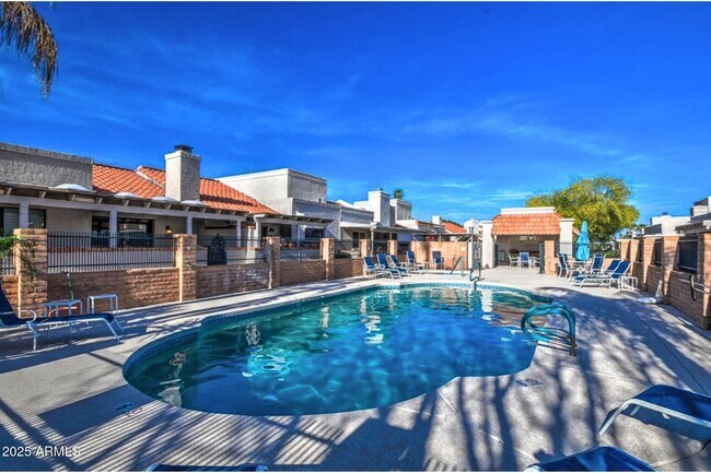 Building Photo - 7653 E Vista Dr