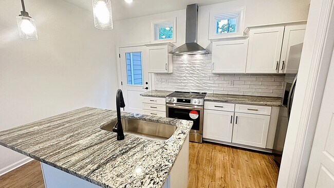 Building Photo - New Construction townhome near NC State