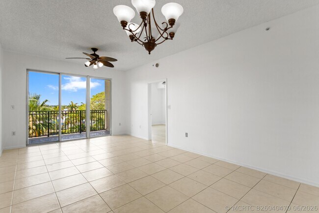 Building Photo - 27 Royal Palm Way