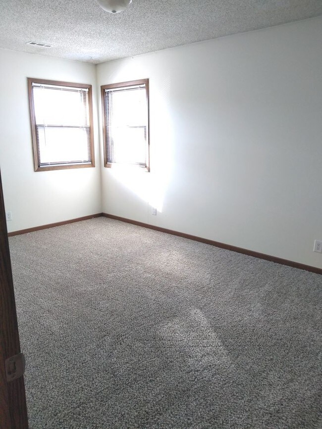 Building Photo - 640 S 4th St