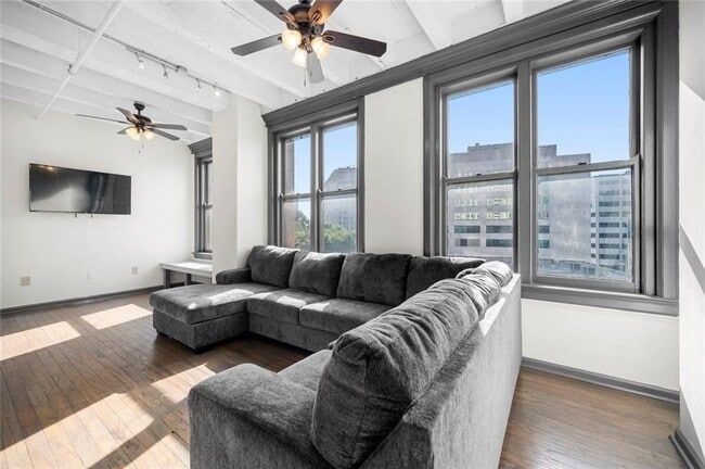 Building Photo - 32 Peachtree St NW