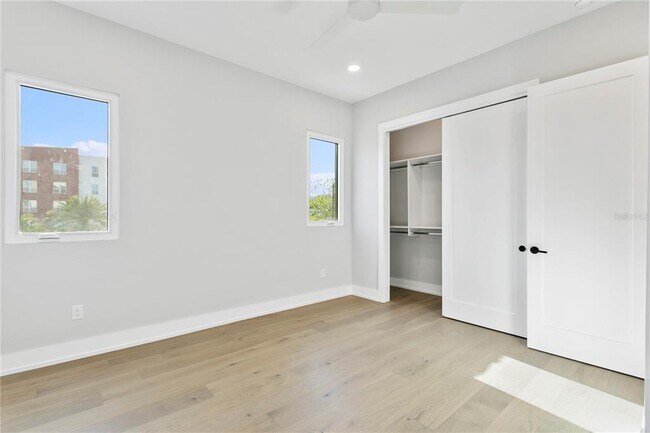 Building Photo - 368 6th St S