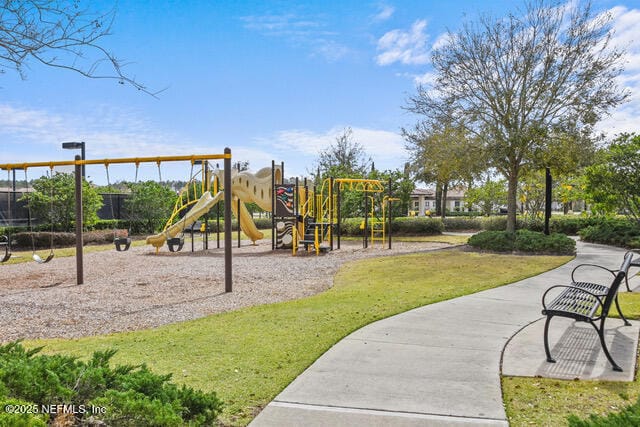 Building Photo - 12770 Valletta St