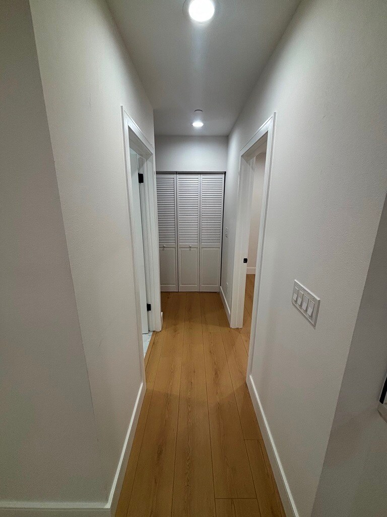 Building Photo - 5526 S Wilton Pl