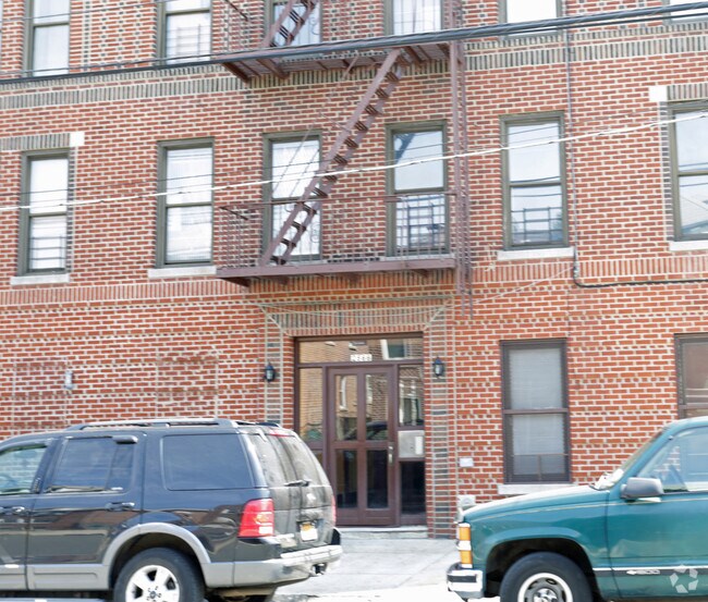 Building Photo - 2566 Radcliff Ave