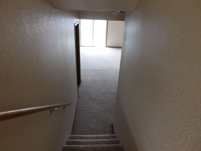 Building Photo - Charming 3 Bed, 2 Bath Townhome with Singl...