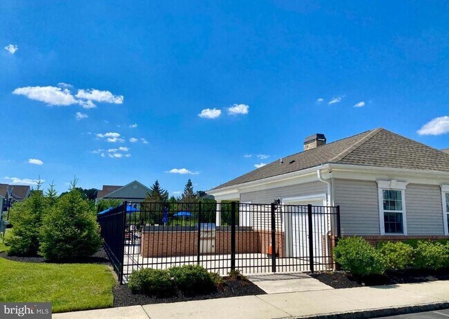 Building Photo - 4204 Lexington Ct