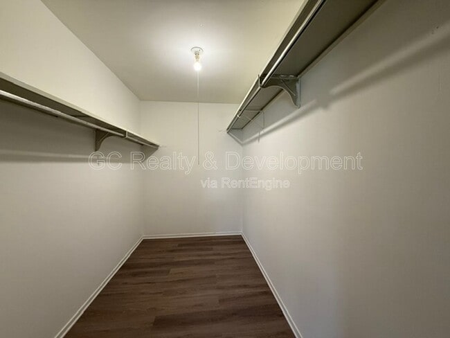 Building Photo - 621 Tralee Ct