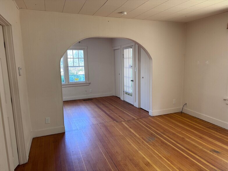 Building Photo - 280 3rd St