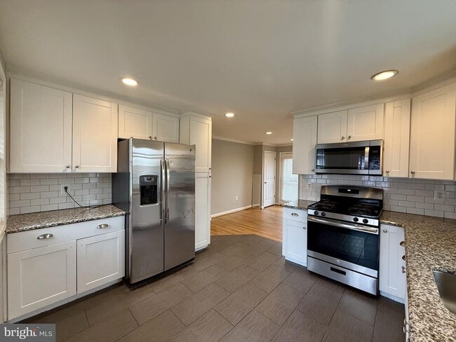 Building Photo - 1627 Quarter Ave