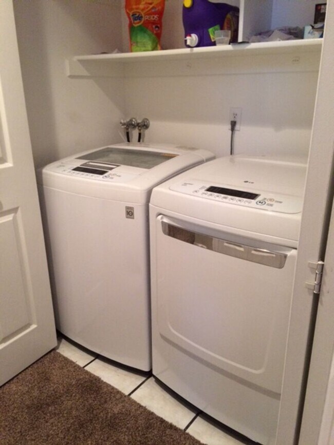 Building Photo - Canterwood Condo Unit 16