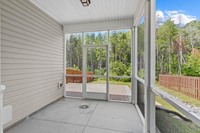 Building Photo - Holly Ridge Townhouse For Rent!