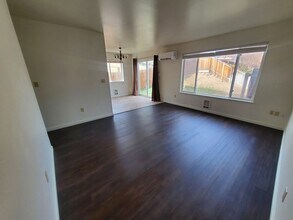 Building Photo - Quartz Ave 3plex/Ariserem-014