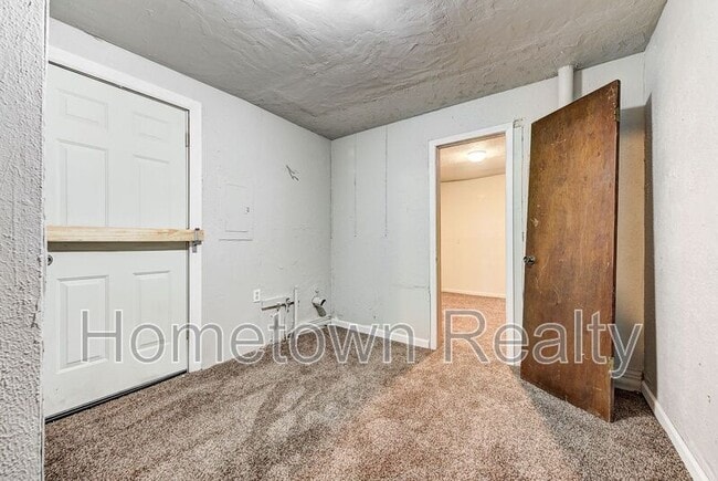 Building Photo - 1135 N Billen Ave