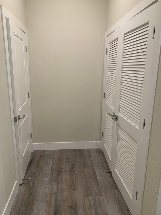 Building Photo - Luxury Apartment in The Cannery