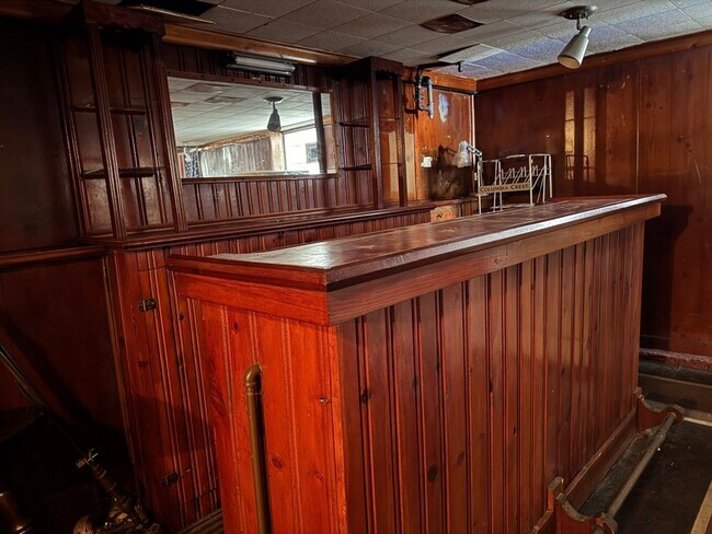 Building Photo - 5839 Hampton Ave