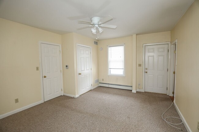 Building Photo - 1776 Hooksett Rd