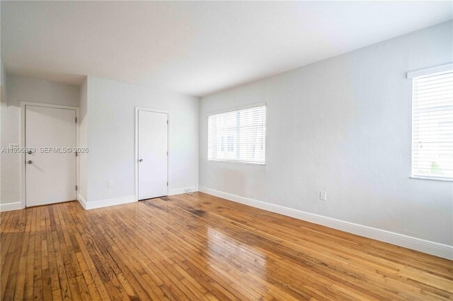 Building Photo - 1007 Bay Dr