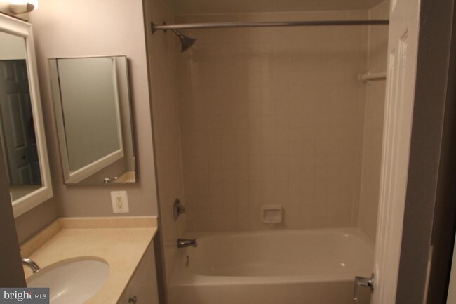 Building Photo - 10101 Grosvenor Pl