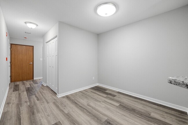 Building Photo - RENOVATED Condo Style Lower 1 Bedroom 1 Bathroom Apartment Available at Park Terrace Apartments