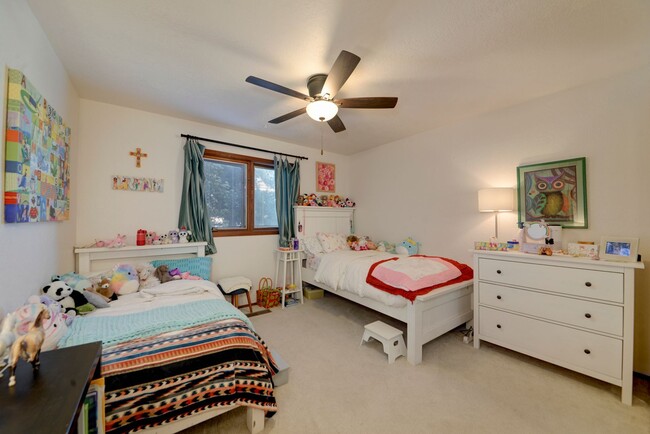 Building Photo - Stunning 4-Bedroom Albuquerque Foothill Ho...
