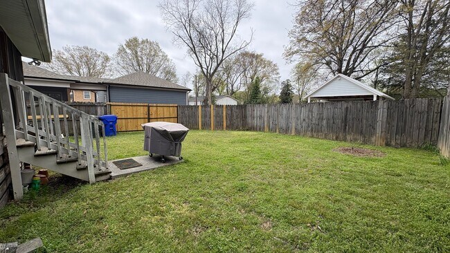 Building Photo - Charming Downtown Greenville Home Available Now!