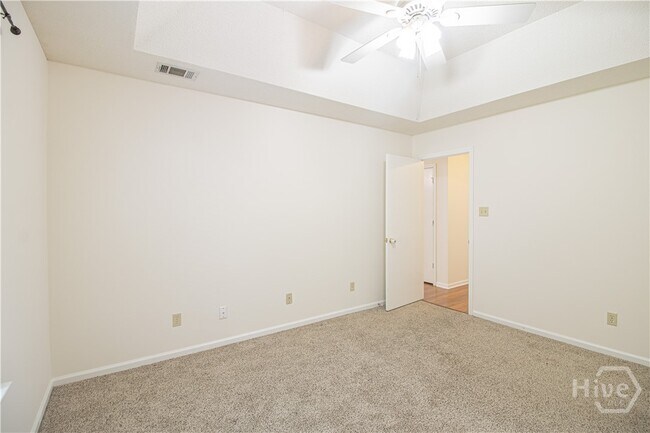 Building Photo - 148 Country Walk Cir