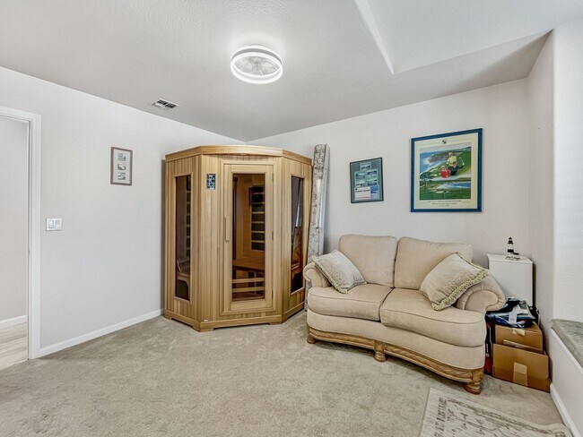 Building Photo - HUGE GARAGE BIGGER HOUSE