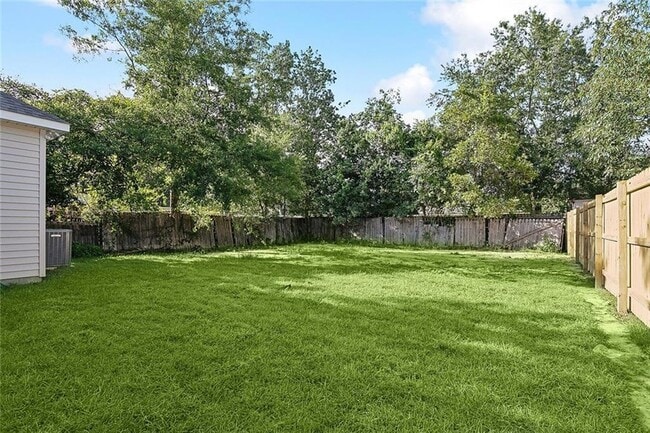 Building Photo - 2120 Robin St