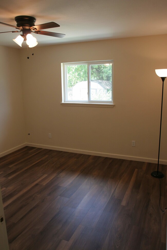 Guest bedroom - 329 Briarwood Dr