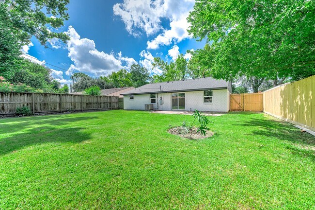 Building Photo - 5730 Alvarado Dr