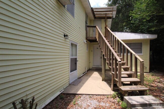 Building Photo - 5 Edgewood Cir