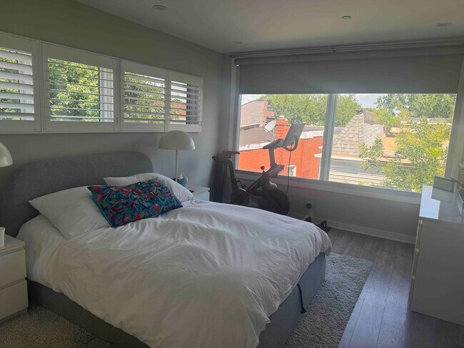 Large primary bedroom - 765 Girard St NW