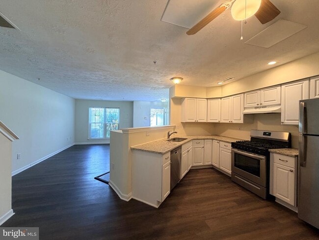 Building Photo - 1802 Chatfield Terrace