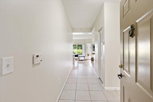 Building Photo - 2060 Greenview Shores Blvd