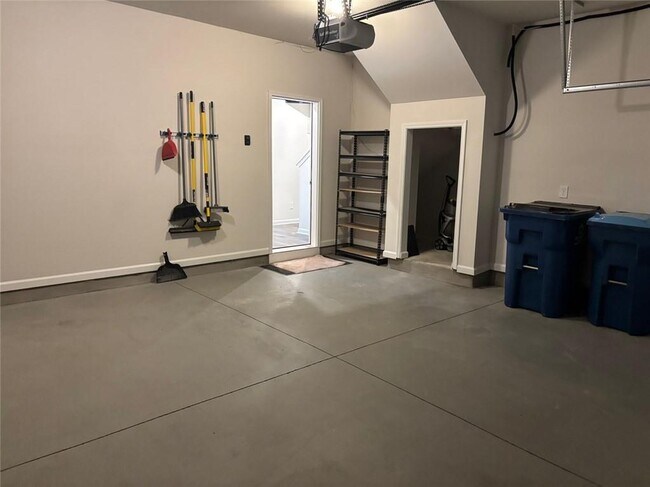 Building Photo - 3667 Hidden Valley Cir