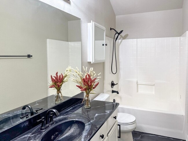 Building Photo - 505 Kingscote Ct