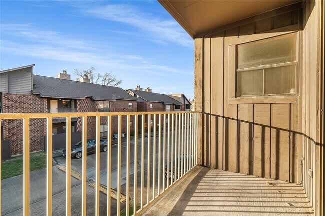 Building Photo - 3100 Walnut Bend Ln